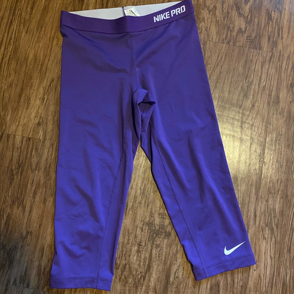 Women’s purple Nike crop leggings size Medium